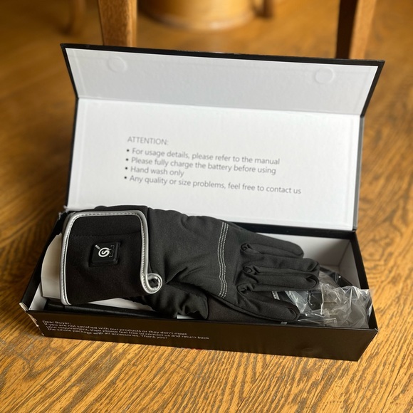 Intelligent Heating Black Heated Superior Gloves - Picture 3 of 9